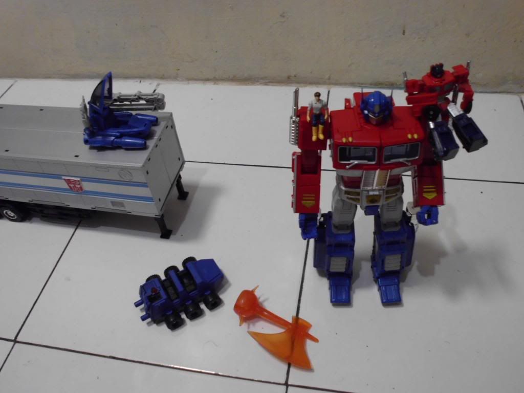 optimus prime toys r us exclusive